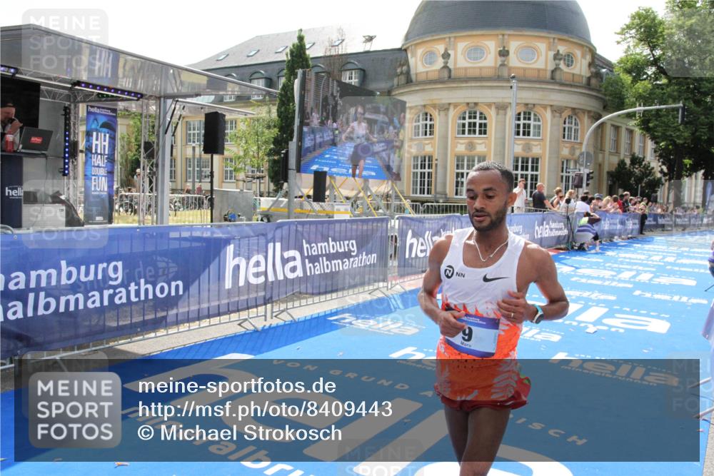 29.06.2025 - hella hamburg halbmarathon Michael Strokosch http://msf.ph/oto/8409443 29.06.2025 10:03:07 Ziel 9, 23 meine-sportfotos.de