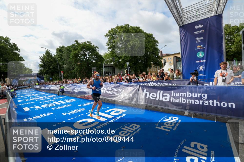 29.06.2025 - hella hamburg halbmarathon Zöllner http://msf.ph/oto/8409444 29.06.2025 10:19:15 Ziel 2144 meine-sportfotos.de
