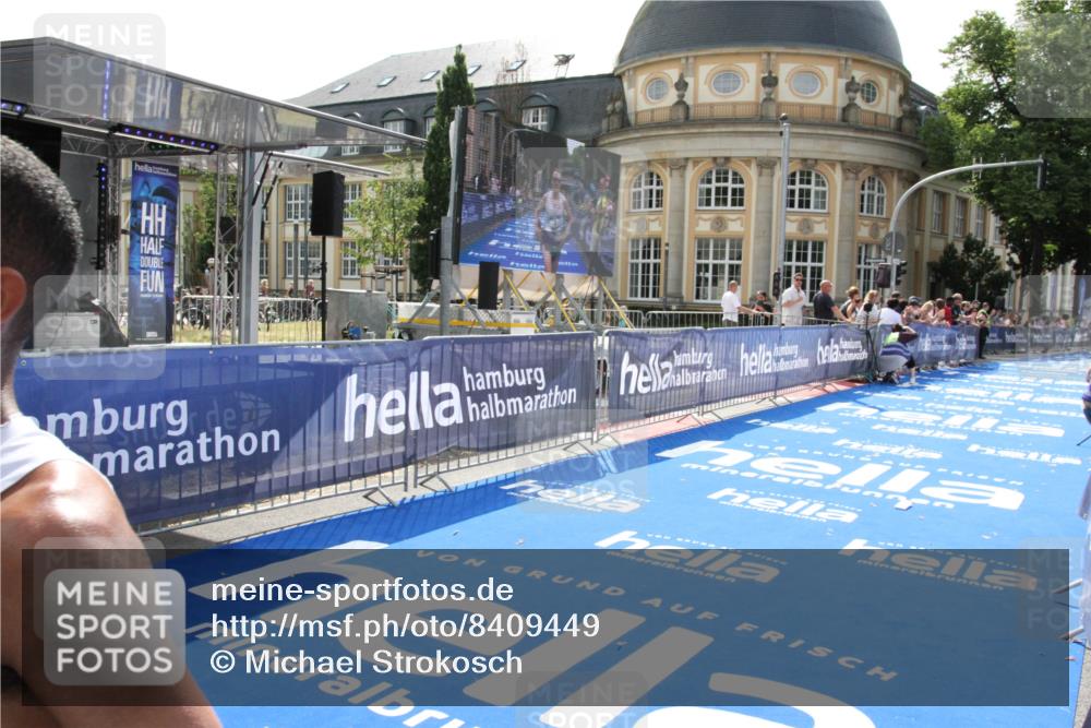 29.06.2025 - hella hamburg halbmarathon Michael Strokosch http://msf.ph/oto/8409449 29.06.2025 10:03:07 Ziel 9, 23 meine-sportfotos.de