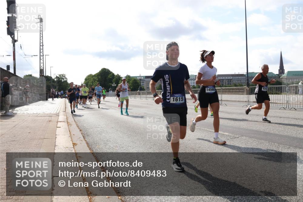 29.06.2025 - hella hamburg halbmarathon Lena Gebhardt http://msf.ph/oto/8409483 29.06.2025 09:50:02 Lombardsbrücke 1615, 1343, 1445, 1615, 1675, 1800, 1803, 1975, 2324, 2415, 2573, 2949, 3136, 3282, 3332, 3431, 3530, 4303, 4318, 4425, 4528, 4823, 5248, 5409, 5436, 6095, 6123, 6682, 6704, 7229, 7495, 7774, 7796, 8370, 8465, 8629, 8925, 9264, 9265, 9294, 9296, 9302, 9686, 9711, 9914, 9979, 10680, 10894, 10930, 11765, 11767, 12292, 12327, 12540, 12554, 12839, 12895, 13141, 13457, 13725, 13800, 14077, 14204, 14374, 14560, 14688, 14789, 15094 meine-sportfotos.de