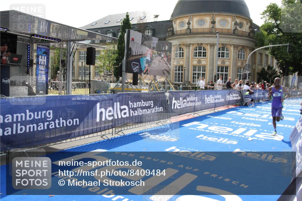 29.06.2025 - hella hamburg halbmarathon Michael Strokosch http://msf.ph/oto/8409484 29.06.2025 10:03:10 Ziel 16, 23 meine-sportfotos.de