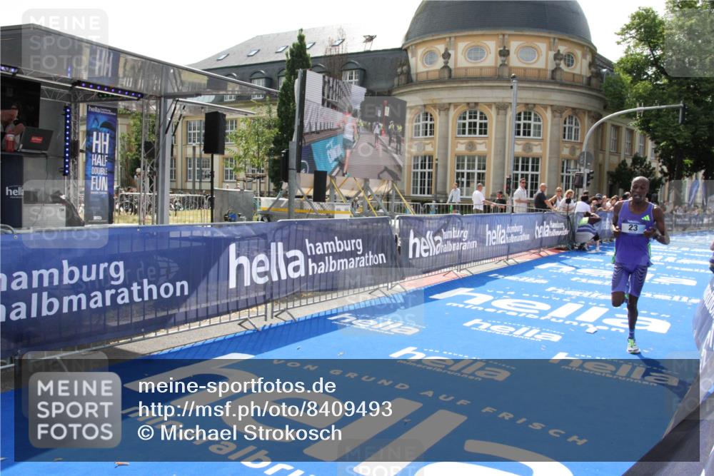 29.06.2025 - hella hamburg halbmarathon Michael Strokosch http://msf.ph/oto/8409493 29.06.2025 10:03:11 Ziel 16, 23 meine-sportfotos.de
