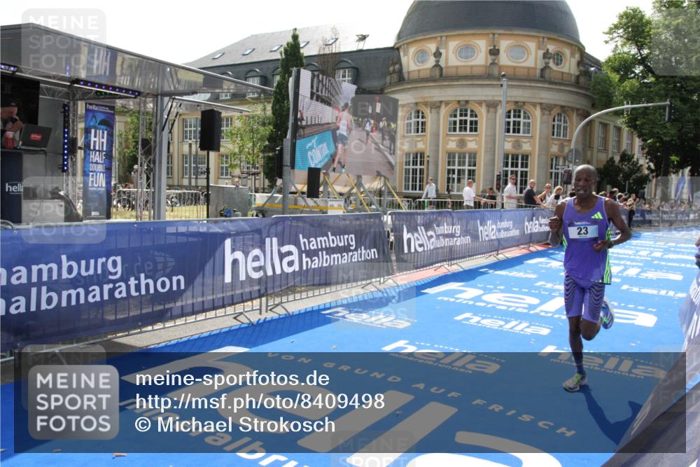 29.06.2025 - hella hamburg halbmarathon Michael Strokosch http://msf.ph/oto/8409498 29.06.2025 10:03:11 Ziel 16, 23 meine-sportfotos.de