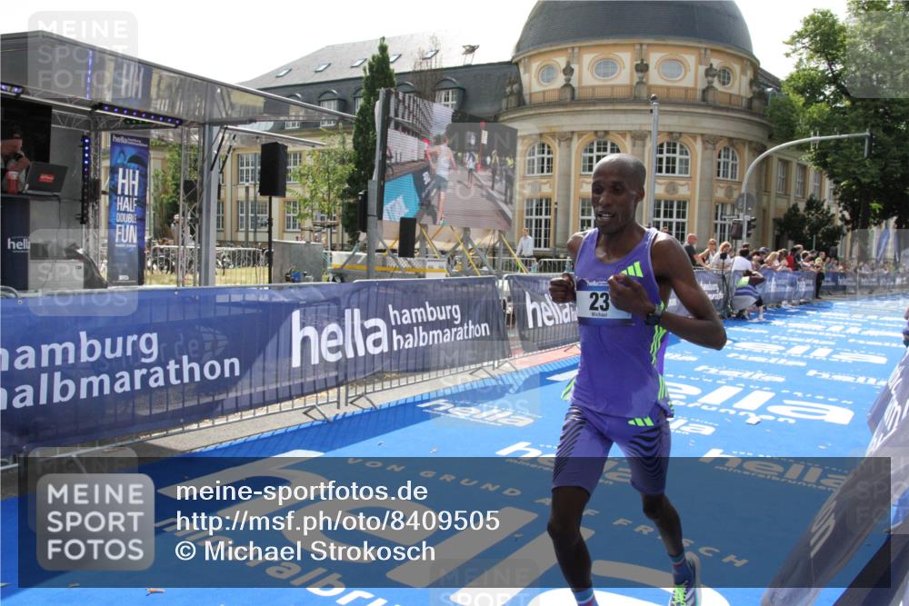29.06.2025 - hella hamburg halbmarathon Michael Strokosch http://msf.ph/oto/8409505 29.06.2025 10:03:11 Ziel 16, 23 meine-sportfotos.de