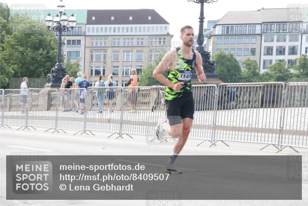 29.06.2025 - hella hamburg halbmarathon Lena Gebhardt http://msf.ph/oto/8409507 29.06.2025 09:38:17 Lombardsbrücke 11409, 45, 50, 3944, 4116, 11409, 12673 meine-sportfotos.de