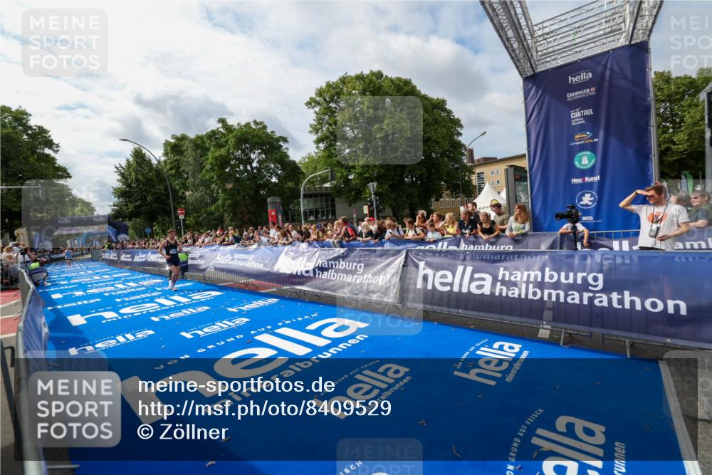 29.06.2025 - hella hamburg halbmarathon Zöllner http://msf.ph/oto/8409529 29.06.2025 10:19:26 Ziel 2659, 13016 meine-sportfotos.de
