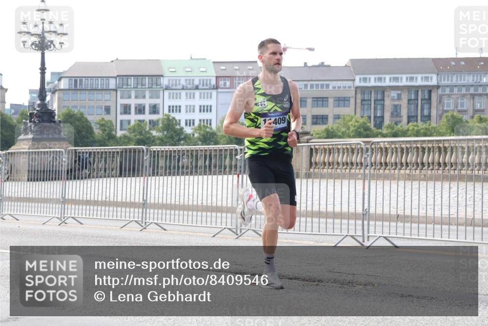 29.06.2025 - hella hamburg halbmarathon Lena Gebhardt http://msf.ph/oto/8409546 29.06.2025 09:38:18 Lombardsbrücke 1409, 45, 50, 3944, 4116, 11409, 12673 meine-sportfotos.de