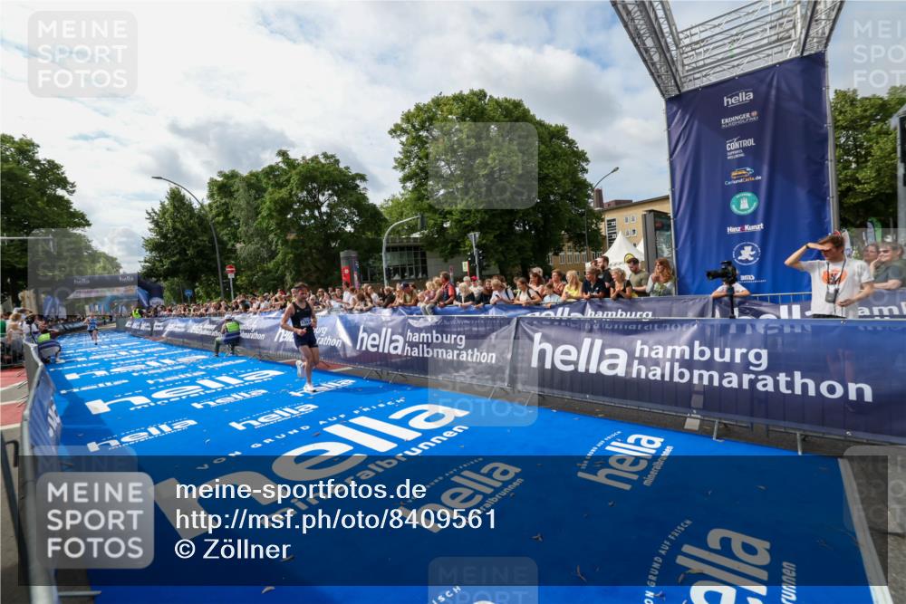 29.06.2025 - hella hamburg halbmarathon Zöllner http://msf.ph/oto/8409561 29.06.2025 10:19:27 Ziel 2659, 13016 meine-sportfotos.de