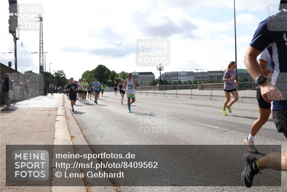 29.06.2025 - hella hamburg halbmarathon Lena Gebhardt http://msf.ph/oto/8409562 29.06.2025 09:50:02 Lombardsbrücke 415, 1343, 1445, 1615, 1675, 1800, 1803, 1975, 2324, 2415, 2573, 2949, 3136, 3282, 3332, 3431, 3530, 4303, 4318, 4425, 4528, 4823, 5248, 5409, 5436, 6095, 6123, 6682, 6704, 7229, 7495, 7774, 7796, 8370, 8465, 8629, 8925, 9264, 9265, 9294, 9296, 9302, 9686, 9711, 9914, 9979, 10680, 10894, 10930, 11765, 11767, 12292, 12327, 12540, 12554, 12839, 12895, 13141, 13457, 13725, 13800, 14077, 14204, 14374, 14560, 14688, 14789, 15094 meine-sportfotos.de