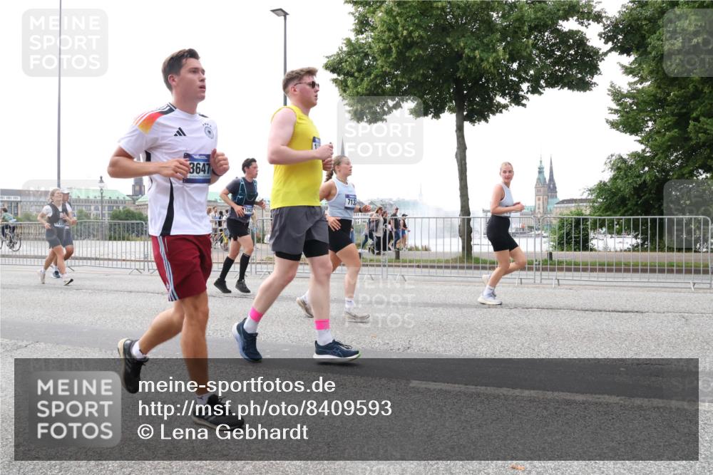 29.06.2025 - hella hamburg halbmarathon Lena Gebhardt http://msf.ph/oto/8409593 29.06.2025 10:50:53 Lombardsbrücke 3647, 1041, 713, 1129, 1203, 1208, 1259, 1404, 1478, 1828, 1930, 2200, 2358, 2859, 3184, 3229, 3647, 3838, 3934, 4642, 4695, 4771, 4848, 4961, 5131, 5286, 5289, 5530, 6178, 7012, 7133, 7141, 7161, 7505, 7770, 7771, 7825, 7938, 8200, 8299, 8779, 8833, 8834, 8986, 9096, 9168, 9933, 10029, 10437, 10552, 10614, 10636, 10744, 11052, 11252, 11577, 12392, 12393, 14102, 14534, 14591, 15017, 15416 meine-sportfotos.de