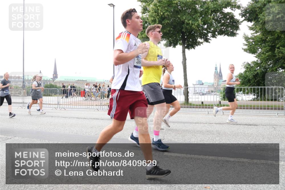 29.06.2025 - hella hamburg halbmarathon Lena Gebhardt http://msf.ph/oto/8409629 29.06.2025 10:50:53 Lombardsbrücke 9933, 364, 100, 1129, 1203, 1208, 1259, 1404, 1478, 1828, 1930, 2200, 2358, 2859, 3184, 3229, 3647, 3838, 3934, 4642, 4695, 4771, 4848, 4961, 5131, 5286, 5289, 5530, 6178, 7012, 7133, 7141, 7161, 7505, 7770, 7771, 7825, 7938, 8200, 8299, 8779, 8833, 8834, 8986, 9096, 9168, 9933, 10029, 10437, 10552, 10614, 10636, 10744, 11052, 11252, 11577, 12392, 12393, 14102, 14534, 14591, 15017, 15416 meine-sportfotos.de