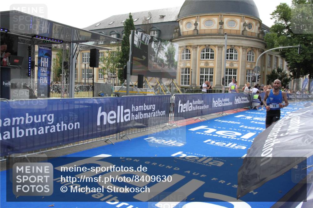 29.06.2025 - hella hamburg halbmarathon Michael Strokosch http://msf.ph/oto/8409630 29.06.2025 10:04:10 Ziel 15 meine-sportfotos.de