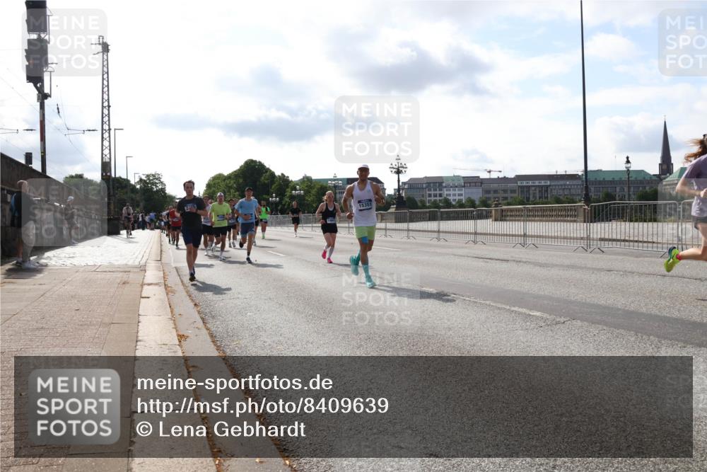 29.06.2025 - hella hamburg halbmarathon Lena Gebhardt http://msf.ph/oto/8409639 29.06.2025 09:50:03 Lombardsbrücke 15351, 1343, 1445, 1615, 1675, 1800, 1803, 1975, 2324, 2415, 2573, 2949, 3136, 3282, 3332, 3431, 3530, 4303, 4318, 4425, 4528, 4823, 5248, 5409, 5436, 6095, 6123, 6682, 6704, 7229, 7495, 7774, 7796, 8370, 8465, 8629, 8925, 9264, 9265, 9294, 9296, 9302, 9686, 9711, 9914, 9979, 10680, 10894, 10930, 11765, 11767, 12292, 12327, 12540, 12554, 12839, 12895, 13141, 13457, 13725, 13800, 14077, 14204, 14374, 14560, 14688, 14789, 15094 meine-sportfotos.de
