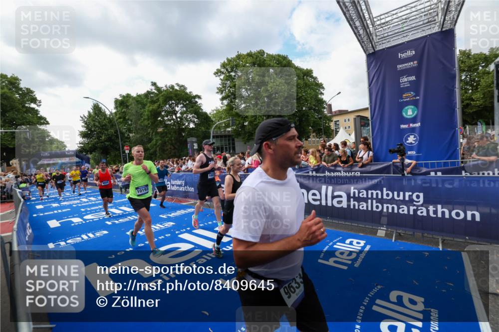 29.06.2025 - hella hamburg halbmarathon Zöllner http://msf.ph/oto/8409645 29.06.2025 10:44:16 Ziel 1413, 1415, 4999, 5231, 5275, 5884, 7005, 8722, 9444, 9633, 10193, 10930, 12159, 14686, 14687, 15225, 15280, 16301, 16316, 16648, 16893, 17748, 18691 meine-sportfotos.de