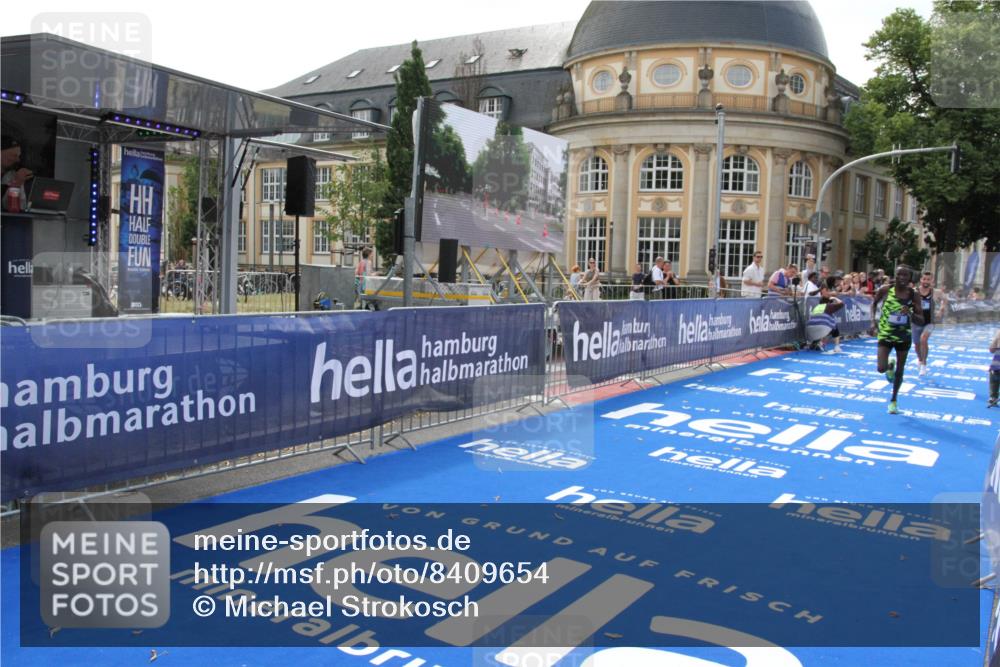 29.06.2025 - hella hamburg halbmarathon Michael Strokosch http://msf.ph/oto/8409654 29.06.2025 10:04:25 Ziel 8, 20, 59 meine-sportfotos.de
