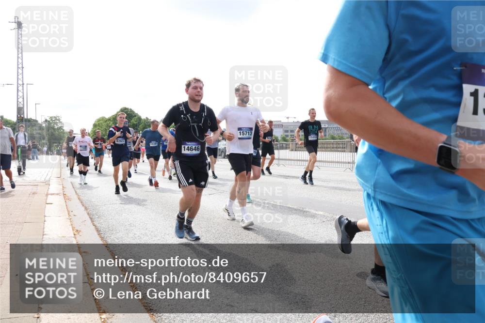 29.06.2025 - hella hamburg halbmarathon Lena Gebhardt http://msf.ph/oto/8409657 29.06.2025 10:16:58 Lombardsbrücke 8263, 15381, 14646, 15713, 49, 1, 1083, 1117, 1137, 1240, 1298, 1331, 1348, 1356, 1403, 1553, 1602, 1825, 2225, 2347, 2908, 2912, 3088, 3156, 3176, 3210, 3450, 3464, 3466, 3484, 3622, 3687, 4478, 5023, 5036, 5037, 5390, 5929, 5930, 5995, 6126, 6328, 6488, 6522, 6742, 6941, 6948, 7114, 7115, 7158, 7257, 7345, 7358, 7360, 7376, 7924, 7928, 8253, 8263, 8295, 8317, 8513, 8558, 8619, 8707, 8857, 8983, 9091, 9208, 9332, 9492, 9664, 9676, 10076, 10232 meine-sportfotos.de