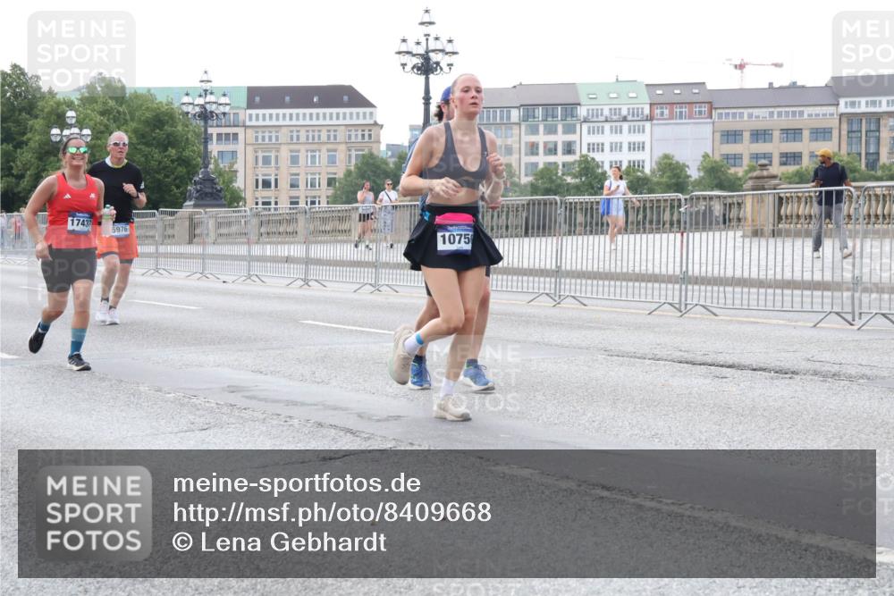 29.06.2025 - hella hamburg halbmarathon Lena Gebhardt http://msf.ph/oto/8409668 29.06.2025 10:04:18 Lombardsbrücke 17437, 5976, 1075, 1032, 1213, 1355, 1377, 1674, 2011, 2852, 2979, 3488, 3994, 4095, 4146, 4488, 4587, 5058, 5354, 5363, 5365, 5613, 5976, 6142, 6706, 6709, 7017, 7306, 7485, 8177, 8217, 8421, 8422, 8423, 8469, 9489, 9526, 9899, 10213, 10756, 10962, 11511, 11582, 11614, 12004, 12005, 12336, 12653, 12998, 13173, 13583, 13625, 14340, 14436, 14917, 15520, 15525, 15678, 16099, 16113, 16128, 16145, 16753, 16989, 17071, 17098, 17113, 17437 meine-sportfotos.de
