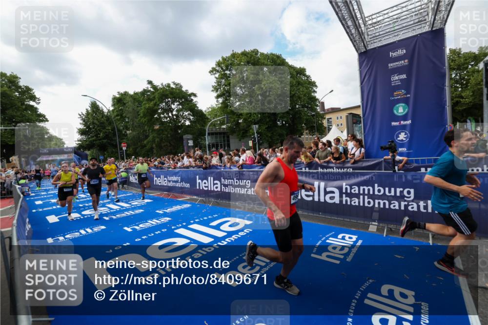 29.06.2025 - hella hamburg halbmarathon Zöllner http://msf.ph/oto/8409671 29.06.2025 10:44:18 Ziel 1220, 1413, 1415, 4999, 5231, 5275, 5884, 7005, 8722, 9444, 12159, 12528, 14686, 14687, 15225, 15280, 16301, 16316, 16547, 16893, 17748, 18691 meine-sportfotos.de