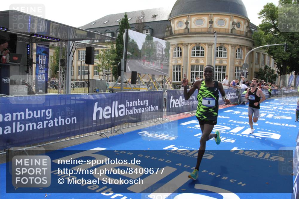 29.06.2025 - hella hamburg halbmarathon Michael Strokosch http://msf.ph/oto/8409677 29.06.2025 10:04:26 Ziel 8, 20, 59 meine-sportfotos.de