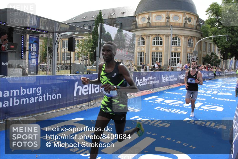 29.06.2025 - hella hamburg halbmarathon Michael Strokosch http://msf.ph/oto/8409684 29.06.2025 10:04:27 Ziel 8, 20, 59 meine-sportfotos.de