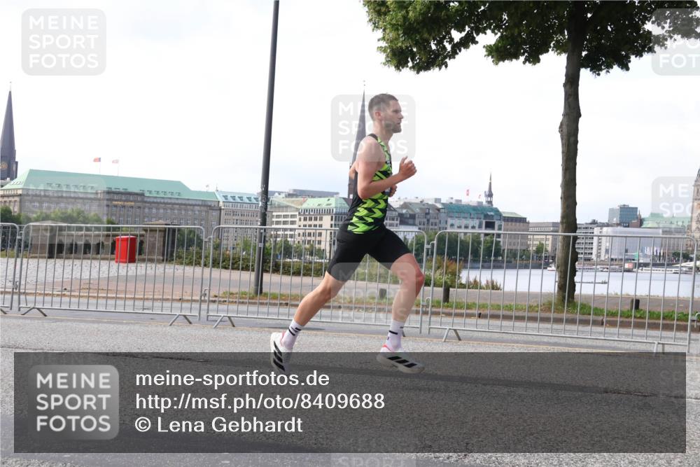 29.06.2025 - hella hamburg halbmarathon Lena Gebhardt http://msf.ph/oto/8409688 29.06.2025 09:38:20 Lombardsbrücke 45, 50, 3944, 4116, 11409, 11864, 12673 meine-sportfotos.de