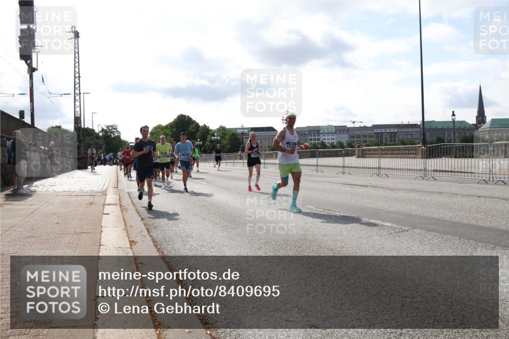 29.06.2025 - hella hamburg halbmarathon Lena Gebhardt http://msf.ph/oto/8409695 29.06.2025 09:50:03 Lombardsbrücke 15351, 1343, 1445, 1615, 1675, 1800, 1803, 1975, 2324, 2415, 2573, 2949, 3136, 3282, 3332, 3431, 3530, 4303, 4318, 4425, 4528, 4823, 5248, 5409, 5436, 6095, 6123, 6682, 6704, 7229, 7495, 7774, 7796, 8370, 8465, 8629, 8925, 9264, 9265, 9294, 9296, 9302, 9686, 9711, 9914, 9979, 10680, 10894, 10930, 11765, 11767, 12292, 12327, 12540, 12554, 12839, 12895, 13141, 13457, 13725, 13800, 14077, 14204, 14374, 14560, 14688, 14789, 15094 meine-sportfotos.de