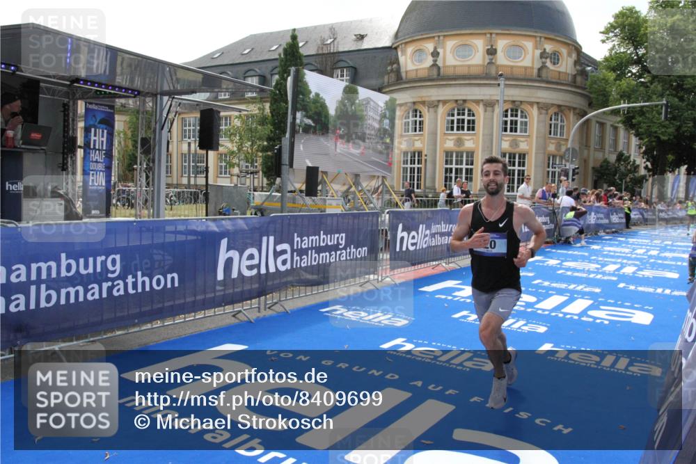 29.06.2025 - hella hamburg halbmarathon Michael Strokosch http://msf.ph/oto/8409699 29.06.2025 10:04:27 Ziel 8, 20, 59 meine-sportfotos.de