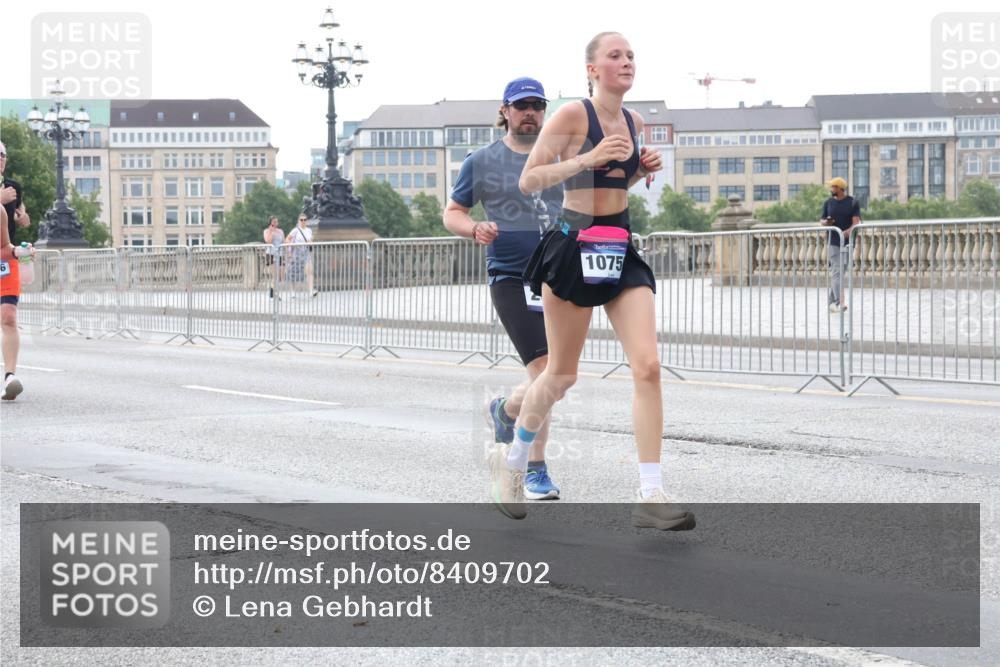 29.06.2025 - hella hamburg halbmarathon Lena Gebhardt http://msf.ph/oto/8409702 29.06.2025 10:04:18 Lombardsbrücke 6, 1075, 1032, 1213, 1355, 1377, 1674, 2011, 2852, 2979, 3488, 3994, 4095, 4146, 4488, 4587, 5058, 5354, 5363, 5365, 5613, 5976, 6142, 6706, 6709, 7017, 7306, 7485, 8177, 8217, 8421, 8422, 8423, 8469, 9489, 9526, 9899, 10213, 10756, 10962, 11511, 11582, 11614, 12004, 12005, 12336, 12653, 12998, 13173, 13583, 13625, 14340, 14436, 14917, 15520, 15525, 15678, 16099, 16113, 16128, 16145, 16753, 16989, 17071, 17098, 17113, 17437 meine-sportfotos.de