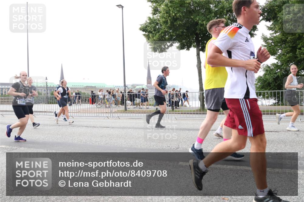 29.06.2025 - hella hamburg halbmarathon Lena Gebhardt http://msf.ph/oto/8409708 29.06.2025 10:50:53 Lombardsbrücke 3184, 9933, 1129, 1203, 1208, 1259, 1404, 1478, 1828, 1930, 2200, 2358, 2859, 3184, 3229, 3647, 3838, 3934, 4642, 4695, 4771, 4848, 4961, 5131, 5286, 5289, 5530, 6178, 7012, 7133, 7141, 7161, 7505, 7770, 7771, 7825, 7938, 8200, 8299, 8779, 8833, 8834, 8986, 9096, 9168, 9933, 10029, 10437, 10552, 10614, 10636, 10744, 11052, 11252, 11577, 12392, 12393, 14102, 14534, 14591, 15017, 15416 meine-sportfotos.de