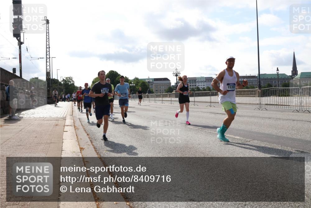 29.06.2025 - hella hamburg halbmarathon Lena Gebhardt http://msf.ph/oto/8409716 29.06.2025 09:50:04 Lombardsbrücke 1343, 1445, 1615, 1675, 1800, 1803, 1975, 2324, 2415, 2573, 2949, 3136, 3282, 3332, 3431, 3530, 4303, 4318, 4425, 4528, 4823, 5248, 5409, 5436, 5791, 5803, 6095, 6123, 6682, 6704, 7229, 7495, 7774, 7796, 8370, 8465, 8629, 8925, 9264, 9265, 9294, 9296, 9302, 9686, 9711, 9914, 9979, 10680, 10894, 10930, 11765, 11767, 12292, 12327, 12540, 12554, 12839, 12895, 13141, 13457, 13725, 13800, 14077, 14204, 14374, 14560, 14688, 14789, 15094 meine-sportfotos.de