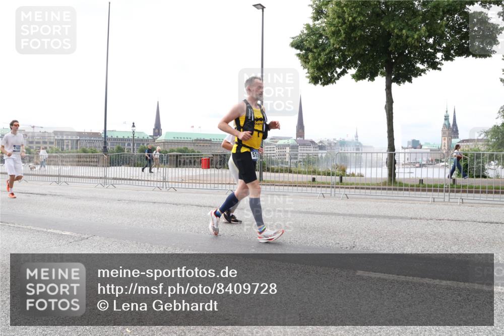 29.06.2025 - hella hamburg halbmarathon Lena Gebhardt http://msf.ph/oto/8409728 29.06.2025 10:25:01 Lombardsbrücke 1785, 516, 1352, 1395, 1627, 1740, 2000, 2108, 2249, 2280, 2944, 3053, 3099, 3113, 3132, 3421, 3920, 3961, 3963, 4008, 4010, 4111, 4221, 4444, 5126, 5138, 5564, 5814, 5829, 5830, 6261, 6570, 7778, 8083, 8962, 9573, 9927, 10907, 11400, 11651, 11816, 11817, 11921, 12070, 12303, 13111, 13113, 14086, 14649, 14898, 15124, 15153, 15679, 15942, 15975, 17185, 17535, 17954, 18194, 18198 meine-sportfotos.de