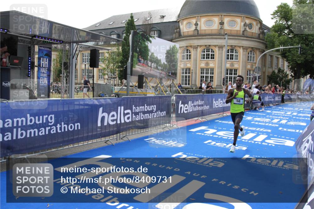 29.06.2025 - hella hamburg halbmarathon Michael Strokosch http://msf.ph/oto/8409731 29.06.2025 10:04:35 Ziel 58 meine-sportfotos.de
