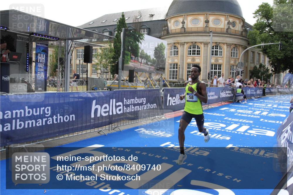 29.06.2025 - hella hamburg halbmarathon Michael Strokosch http://msf.ph/oto/8409740 29.06.2025 10:04:35 Ziel 58 meine-sportfotos.de