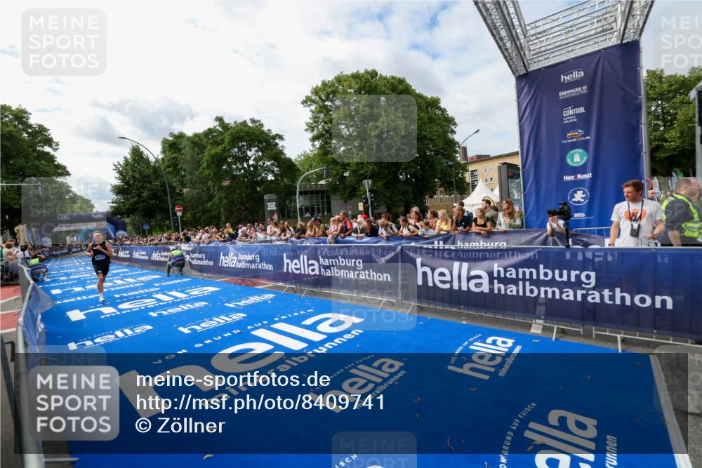 29.06.2025 - hella hamburg halbmarathon Zöllner http://msf.ph/oto/8409741 29.06.2025 10:19:52 Ziel 4524 meine-sportfotos.de