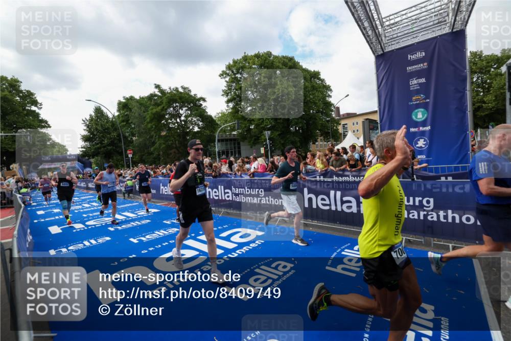 29.06.2025 - hella hamburg halbmarathon Zöllner http://msf.ph/oto/8409749 29.06.2025 10:44:22 Ziel 1220, 1413, 1415, 1902, 5275, 5884, 7005, 7191, 8722, 9444, 12528, 16301, 16316, 16547, 16893 meine-sportfotos.de