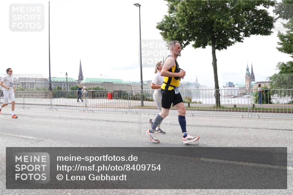 29.06.2025 - hella hamburg halbmarathon Lena Gebhardt http://msf.ph/oto/8409754 29.06.2025 10:25:01 Lombardsbrücke 1785, 1352, 1395, 1627, 1740, 2000, 2108, 2249, 2280, 2944, 3053, 3099, 3113, 3132, 3421, 3920, 3961, 3963, 4008, 4010, 4111, 4221, 4444, 5126, 5138, 5564, 5814, 5829, 5830, 6261, 6570, 7778, 8083, 8962, 9573, 9927, 10907, 11400, 11651, 11816, 11817, 11921, 12070, 12303, 13111, 13113, 14086, 14649, 14898, 15124, 15153, 15679, 15942, 15975, 17185, 17535, 17954, 18194, 18198 meine-sportfotos.de