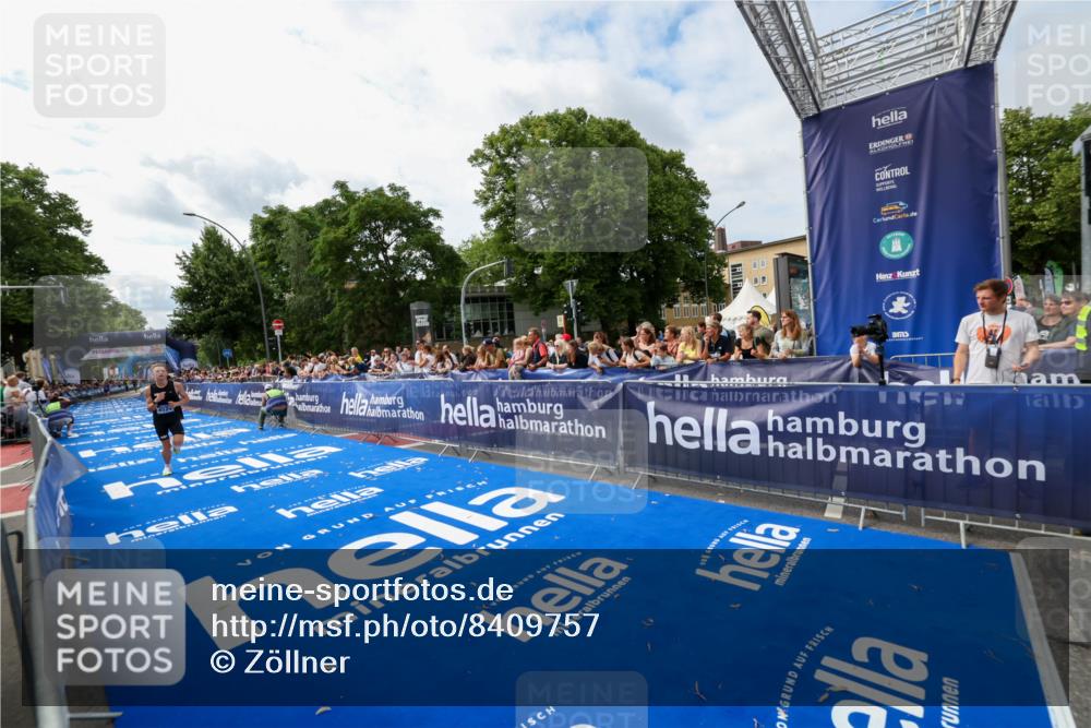 29.06.2025 - hella hamburg halbmarathon Zöllner http://msf.ph/oto/8409757 29.06.2025 10:19:52 Ziel 4524 meine-sportfotos.de