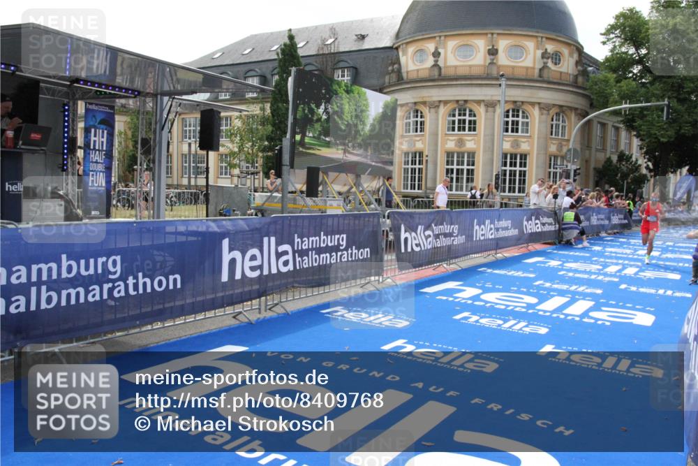 29.06.2025 - hella hamburg halbmarathon Michael Strokosch http://msf.ph/oto/8409768 29.06.2025 10:05:12 Ziel 21, 20052, 20518 meine-sportfotos.de