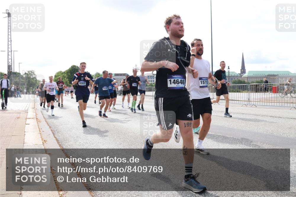 29.06.2025 - hella hamburg halbmarathon Lena Gebhardt http://msf.ph/oto/8409769 29.06.2025 10:16:58 Lombardsbrücke 7449, 8263, 15381, 5613, 16459, 14646, 15713, 199, 1083, 1117, 1137, 1240, 1298, 1331, 1348, 1356, 1403, 1553, 1602, 1825, 2225, 2347, 2908, 2912, 3088, 3156, 3176, 3210, 3450, 3464, 3466, 3484, 3622, 3687, 4478, 5023, 5036, 5037, 5390, 5929, 5930, 5995, 6126, 6328, 6488, 6522, 6742, 6941, 6948, 7114, 7115, 7158, 7257, 7345, 7358, 7360, 7376, 7924, 7928, 8253, 8263, 8295, 8317, 8513, 8558, 8619, 8707, 8857, 8983, 9091, 9208, 9332, 9492, 9664, 9676, 10076, 10232 meine-sportfotos.de
