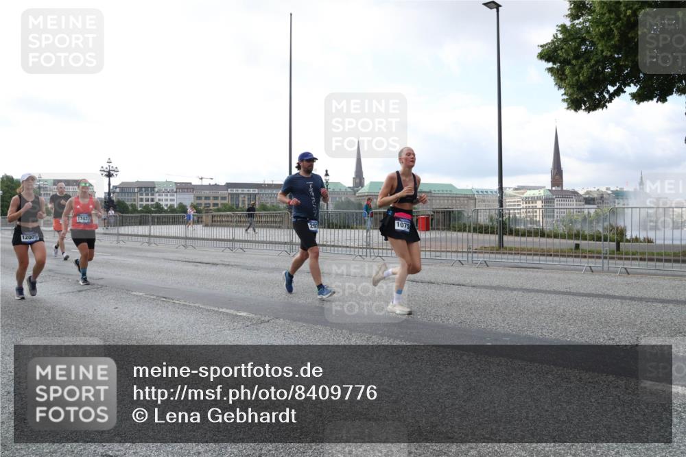 29.06.2025 - hella hamburg halbmarathon Lena Gebhardt http://msf.ph/oto/8409776 29.06.2025 10:04:19 Lombardsbrücke 12005, 17437, 1075, 1032, 1213, 1355, 1377, 1674, 2011, 2852, 2979, 3488, 3994, 4095, 4146, 4488, 4587, 5058, 5354, 5363, 5365, 5613, 5976, 6142, 6706, 6709, 7017, 7485, 8177, 8217, 8421, 8422, 8423, 8469, 9489, 9526, 9899, 10213, 10756, 10962, 11511, 11582, 11614, 12004, 12005, 12336, 12653, 12998, 13173, 13583, 13625, 14340, 14436, 14917, 15520, 15525, 15678, 16099, 16113, 16128, 16145, 16753, 16989, 17071, 17098, 17113, 17437 meine-sportfotos.de
