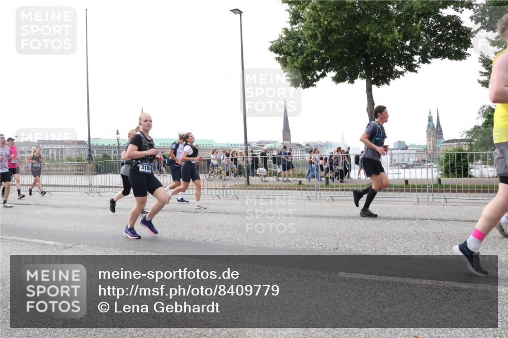 29.06.2025 - hella hamburg halbmarathon Lena Gebhardt http://msf.ph/oto/8409779 29.06.2025 10:50:54 Lombardsbrücke 5131, 3184, 1129, 1203, 1208, 1404, 1478, 1930, 2200, 2358, 2859, 3184, 3229, 3647, 3838, 3934, 4156, 4642, 4695, 4713, 4771, 4848, 4920, 4961, 5131, 5286, 5289, 5530, 6178, 7012, 7133, 7141, 7161, 7505, 7770, 7771, 7825, 7938, 8200, 8299, 8779, 8833, 8834, 8986, 9096, 9168, 9933, 10029, 10437, 10552, 10614, 10636, 10744, 11052, 11252, 11577, 12392, 12393, 14102, 14534, 15017, 15416 meine-sportfotos.de