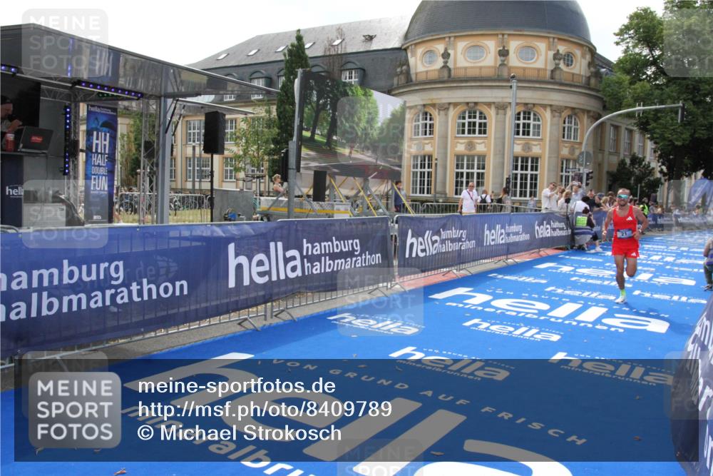 29.06.2025 - hella hamburg halbmarathon Michael Strokosch http://msf.ph/oto/8409789 29.06.2025 10:05:13 Ziel 21, 20052, 20518 meine-sportfotos.de