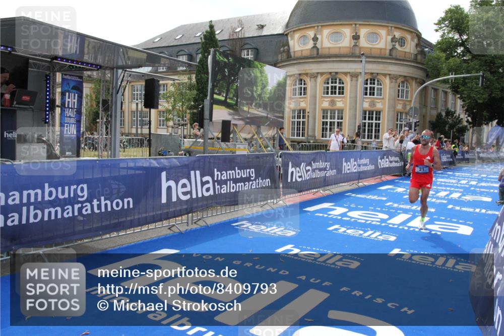 29.06.2025 - hella hamburg halbmarathon Michael Strokosch http://msf.ph/oto/8409793 29.06.2025 10:05:13 Ziel 21, 20052, 20518 meine-sportfotos.de