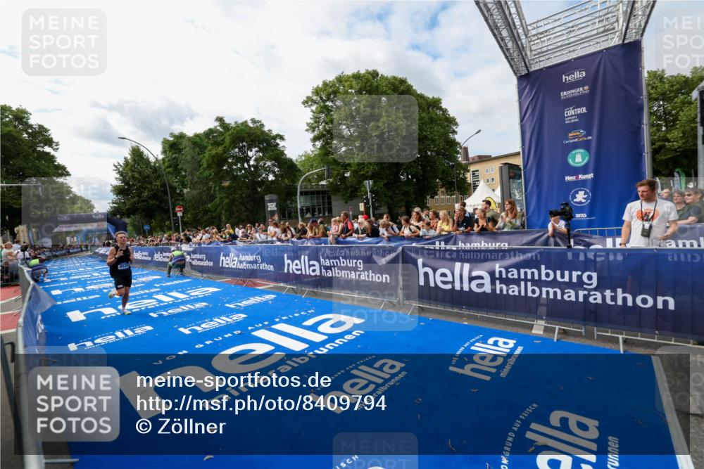 29.06.2025 - hella hamburg halbmarathon Zöllner http://msf.ph/oto/8409794 29.06.2025 10:19:52 Ziel 4524 meine-sportfotos.de