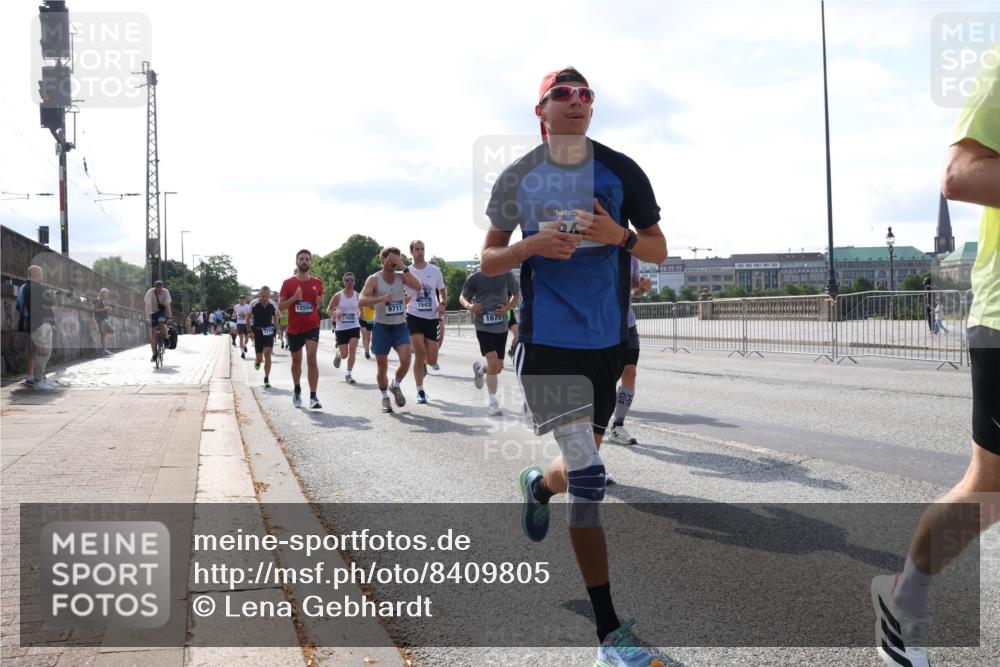 29.06.2025 - hella hamburg halbmarathon Lena Gebhardt http://msf.ph/oto/8409805 29.06.2025 09:50:07 Lombardsbrücke 12554, 9711, 1543, 1675, 1343, 1445, 1615, 1675, 1800, 1803, 1975, 2324, 2415, 2568, 2573, 2826, 2949, 3282, 3332, 3431, 3530, 4303, 4318, 4398, 4425, 4528, 4823, 5248, 5409, 5436, 5791, 5803, 6123, 6682, 6704, 7495, 7774, 7796, 8370, 8450, 8465, 8629, 8925, 9017, 9264, 9265, 9294, 9296, 9302, 9365, 9686, 9711, 9979, 10680, 10894, 10930, 11765, 11767, 12292, 12327, 12540, 12554, 12839, 12895, 13141, 13457, 13725, 13800, 14077, 14204, 14374, 14560, 14688 meine-sportfotos.de