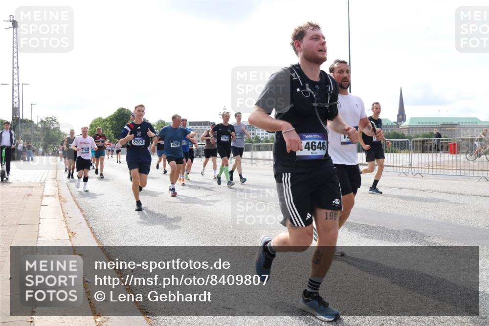 29.06.2025 - hella hamburg halbmarathon Lena Gebhardt http://msf.ph/oto/8409807 29.06.2025 10:16:58 Lombardsbrücke 6459, 8263, 12640, 15381, 613, 4646, 199, 1083, 1117, 1137, 1240, 1298, 1331, 1348, 1356, 1403, 1553, 1602, 1825, 2225, 2347, 2908, 2912, 3088, 3156, 3176, 3210, 3450, 3464, 3466, 3484, 3622, 3687, 4478, 5023, 5036, 5037, 5390, 5929, 5930, 5995, 6126, 6328, 6488, 6522, 6742, 6941, 6948, 7114, 7115, 7158, 7257, 7345, 7358, 7360, 7376, 7924, 7928, 8253, 8263, 8295, 8317, 8513, 8558, 8619, 8707, 8857, 8983, 9091, 9208, 9332, 9492, 9664, 9676, 10076, 10232 meine-sportfotos.de