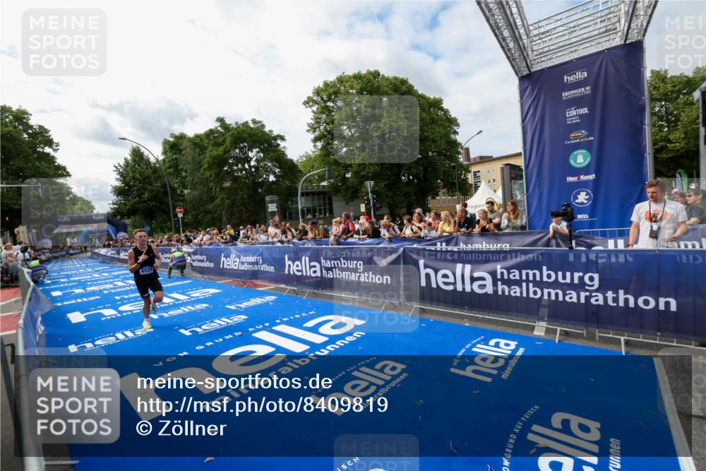 29.06.2025 - hella hamburg halbmarathon Zöllner http://msf.ph/oto/8409819 29.06.2025 10:19:53 Ziel 4524 meine-sportfotos.de