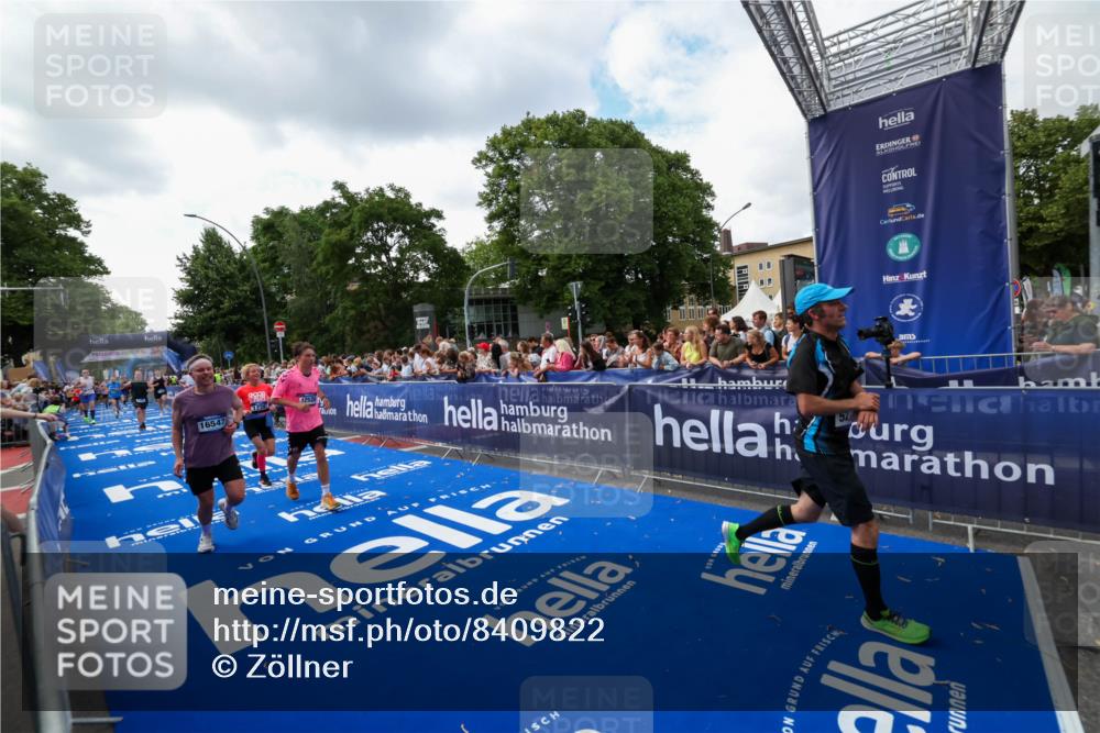 29.06.2025 - hella hamburg halbmarathon Zöllner http://msf.ph/oto/8409822 29.06.2025 10:44:25 Ziel 1220, 1413, 1902, 4310, 4691, 5275, 7191, 9444, 12327, 12528, 16547, 16803, 16893, 18806 meine-sportfotos.de