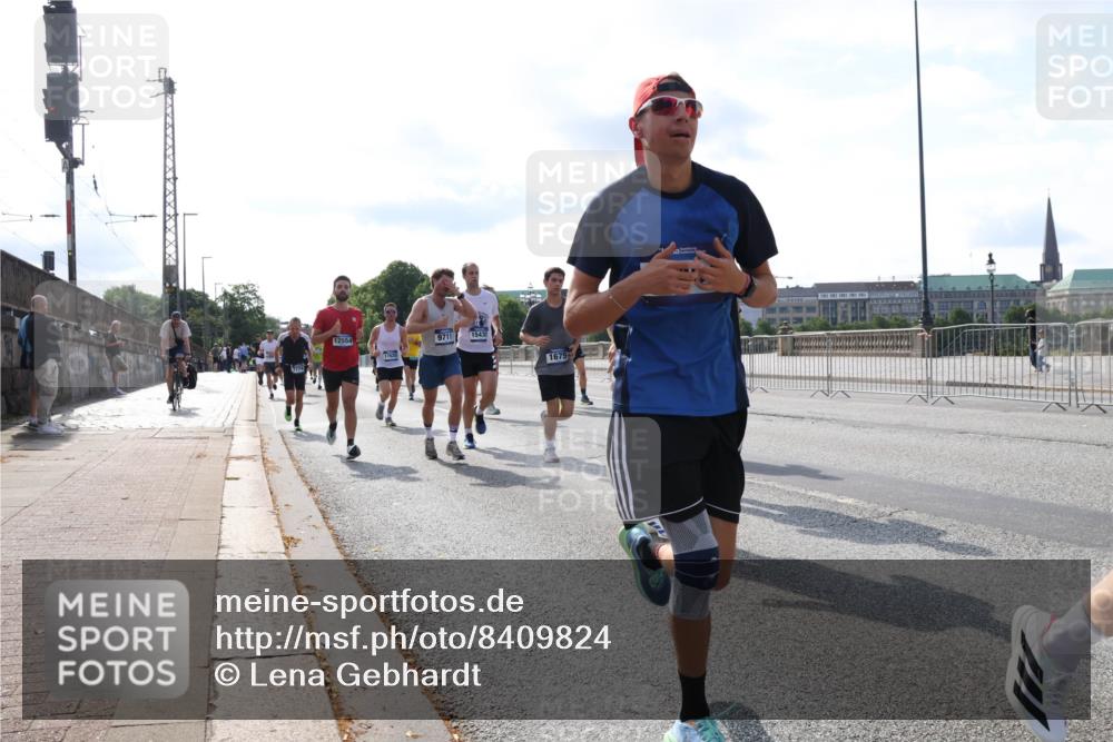 29.06.2025 - hella hamburg halbmarathon Lena Gebhardt http://msf.ph/oto/8409824 29.06.2025 09:50:07 Lombardsbrücke 12554, 9711, 15435, 17620, 1675, 1343, 1445, 1615, 1675, 1800, 1803, 1975, 2324, 2415, 2568, 2573, 2826, 2949, 3282, 3332, 3431, 3530, 4303, 4318, 4398, 4425, 4528, 4823, 5248, 5409, 5436, 5791, 5803, 6123, 6682, 6704, 7495, 7774, 7796, 8370, 8450, 8465, 8629, 8925, 9017, 9264, 9265, 9294, 9296, 9302, 9365, 9686, 9711, 9979, 10680, 10894, 10930, 11765, 11767, 12292, 12327, 12540, 12554, 12839, 12895, 13141, 13457, 13725, 13800, 14077, 14204, 14374, 14560, 14688 meine-sportfotos.de