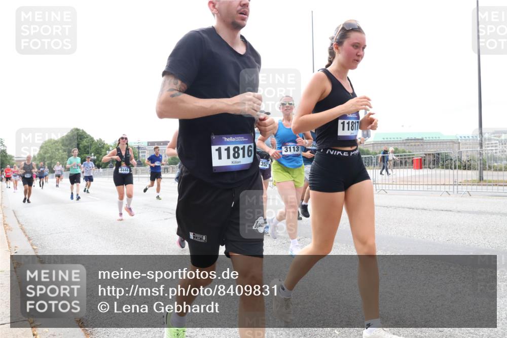 29.06.2025 - hella hamburg halbmarathon Lena Gebhardt http://msf.ph/oto/8409831 29.06.2025 10:25:02 Lombardsbrücke 4444, 11816, 942, 3113, 352, 11817, 000, 1352, 1395, 1627, 1740, 2000, 2108, 2249, 2280, 2944, 3053, 3099, 3113, 3132, 3920, 3961, 3963, 4008, 4010, 4111, 4221, 4444, 5126, 5138, 5564, 5814, 5829, 5830, 6261, 6570, 7778, 8083, 8962, 9573, 9927, 10907, 11400, 11651, 11816, 11817, 11921, 12070, 12303, 13510, 14086, 14649, 14898, 15124, 15153, 15679, 15942, 15975, 16421, 17185, 17535, 17954, 18194, 18198 meine-sportfotos.de